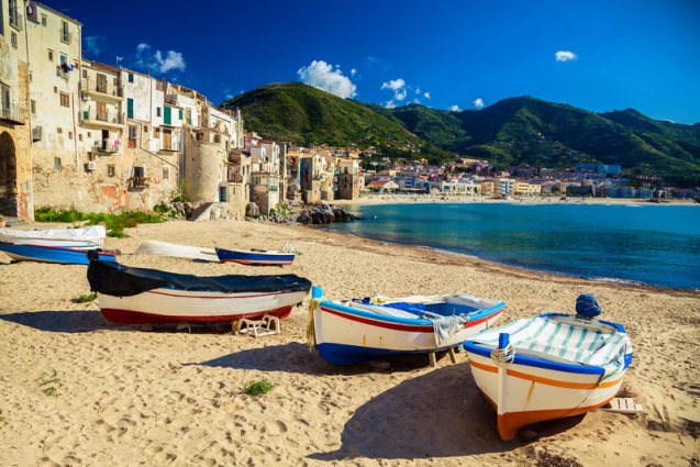 Strand bij Taormina rondreis Sicilië