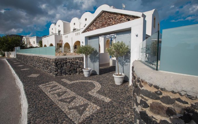 De ingang van Hotel Iliada Santorini