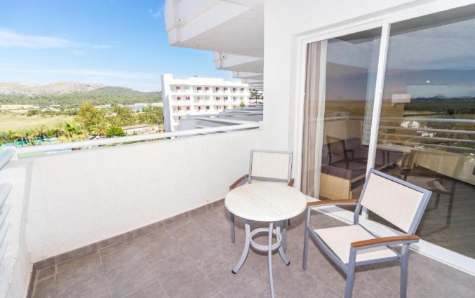 Balkon van een tweepersoonskamer van Hotel EIX Lagotel op Mallorca