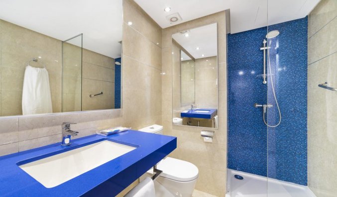 Badkamer van tweepersoonskamer Globales Verdemar op Mallorca