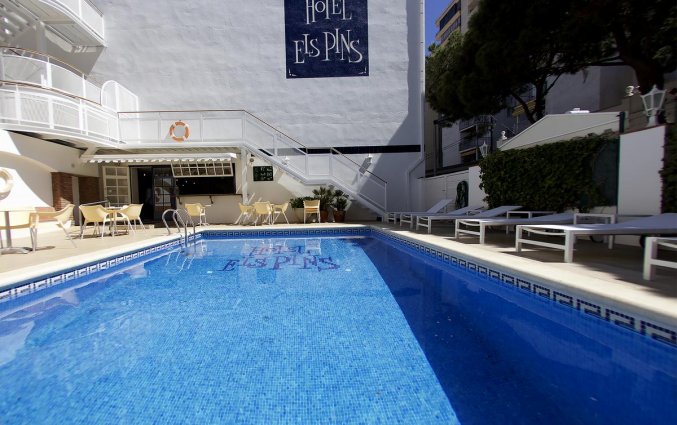 Buitenzwembad hotel Els Pins aan de Costa Brava