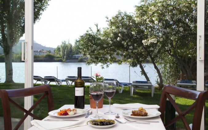 Dineren in de tuin van hotel Grupotel Amapola op Mallorca