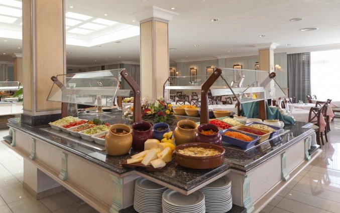 Ontbijtbuffet met broodjes van hotel Grupotel Amapola op Mallorca