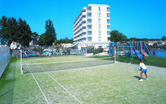 Tennisbaan van hotel Grupotel Amapola op Mallorca