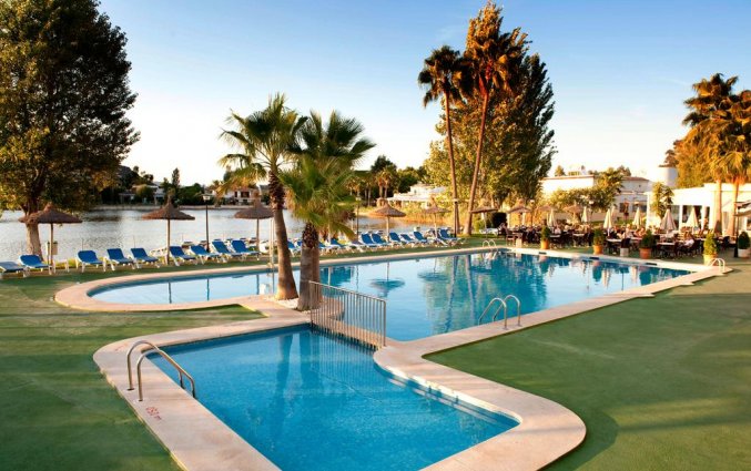 Zwembad met kinderbadje van hotel Grupotel Amapola op Mallorca