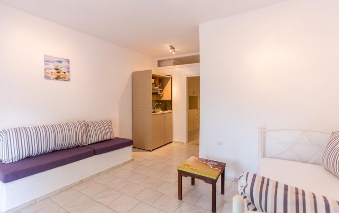 Kamer met bed van Appartementen Edem Garden Residence Mykonos
