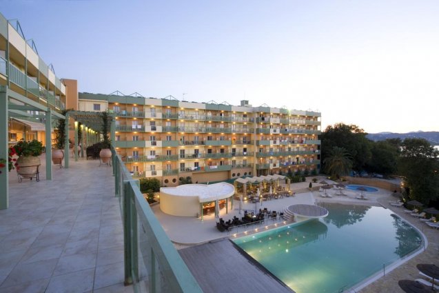 Buitenaanzicht van hotel Ariti Corfu