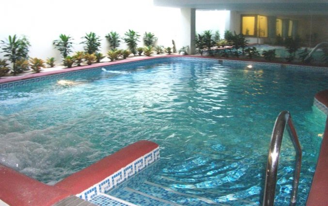 Binnenzwembad van de spa van Hotel Senator Marbella Spa in Marbella aan de Costa del Sol