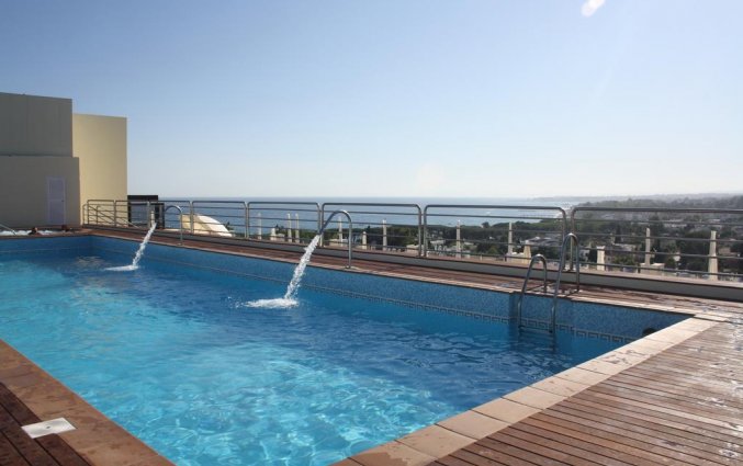 Zwembad op het dak van Hotel Senator Marbella Spa in Marbella aan de Costa del Sol