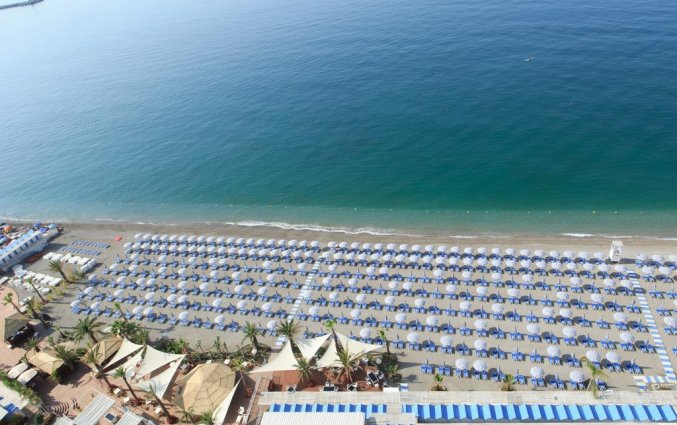 Eigen strand van Hotel Lloyd's Baia in Amalfi