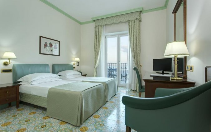 Tweepersoonskamer van Hotel Lloyd's Baia in Amalfi