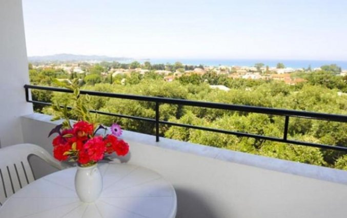 Balkon van Appartementen Irene Acharavi op Corfu