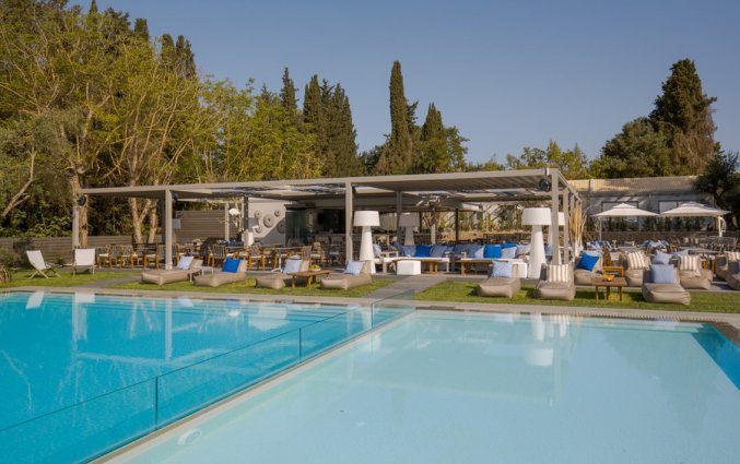 Buitenzwembad van Hotel Rodostamo op Corfu