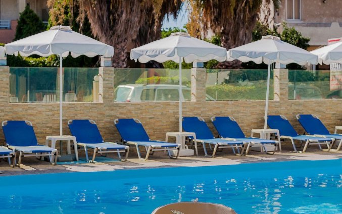 Zwembad van hotel Esmeralda op Rhodos