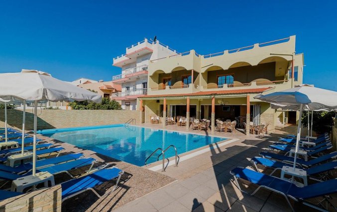 Zwembad van hotel Esmeralda op Rhodos