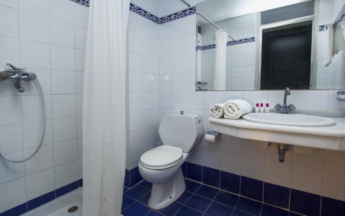 Badkamer van een tweepersoonskamer van Hotel Lito op Rhodos