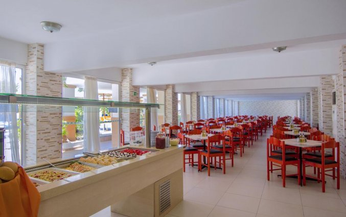 Eetzaal met buffet van Hotel Lito op Rhodos