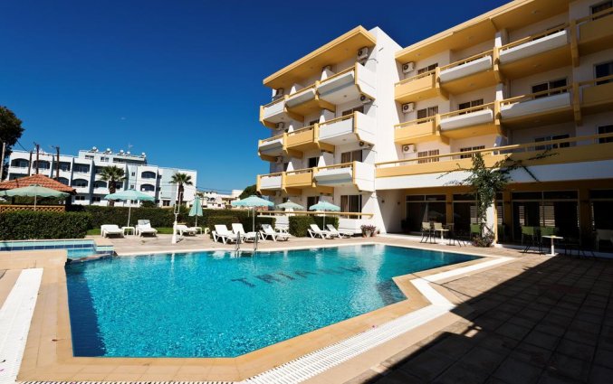 Zwembad van Hotel Apartments Trianta Rhodos