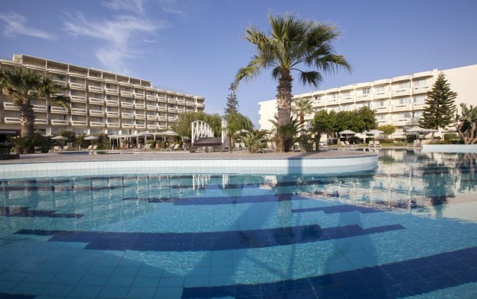 Buitenzwembad van hotel Electra Palace Rhodos