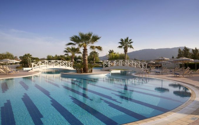 Buitenzwembad van hotel Electra Palace Rhodos