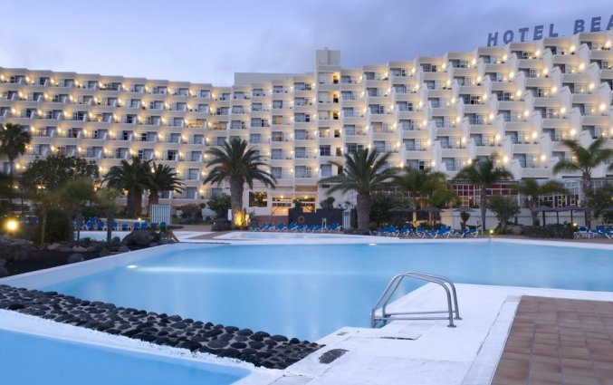Buitenzwembad van Hotel Beatriz Costa en Spa op Lanzarote