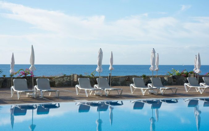 Buitenzwembad van Hotel Taurito Princess op Gran Canaria