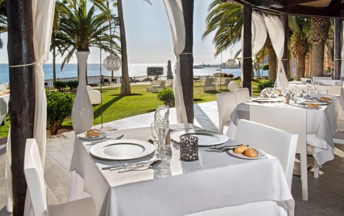 Terras van Hotel Taurito Princess op Gran Canaria