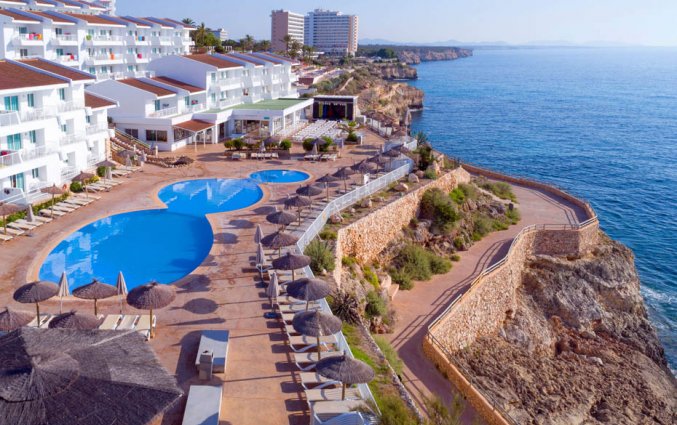 Buitenzwembad van Hotel HSM Calas Park op Mallorca