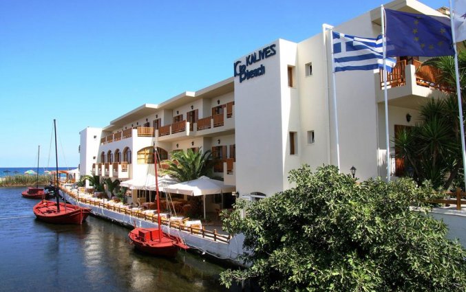 Buitenkant van Hotel Kalyves beach op Kreta