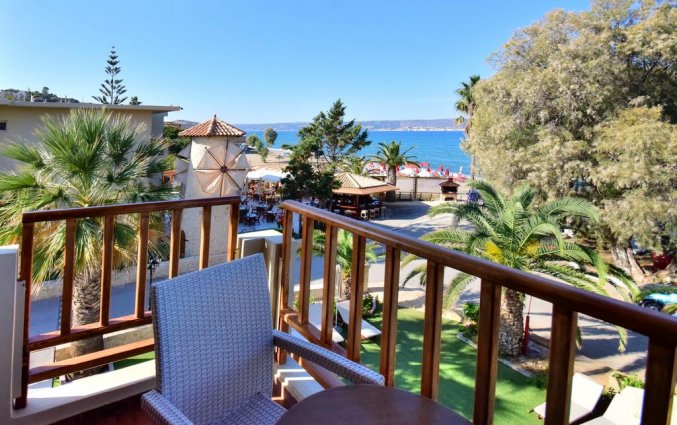 Uitzicht vanaf balkon van een kamer in Hotel Kalyves beach op Kreta