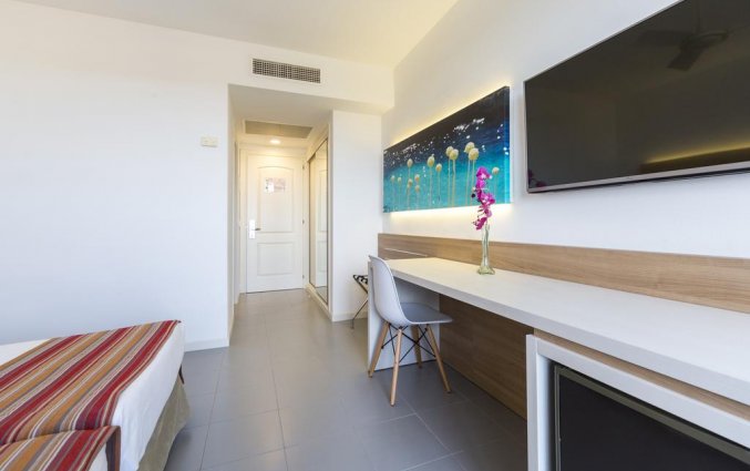 Tweepersoonskamer van Hotel Globales Mediterrani op Menorca