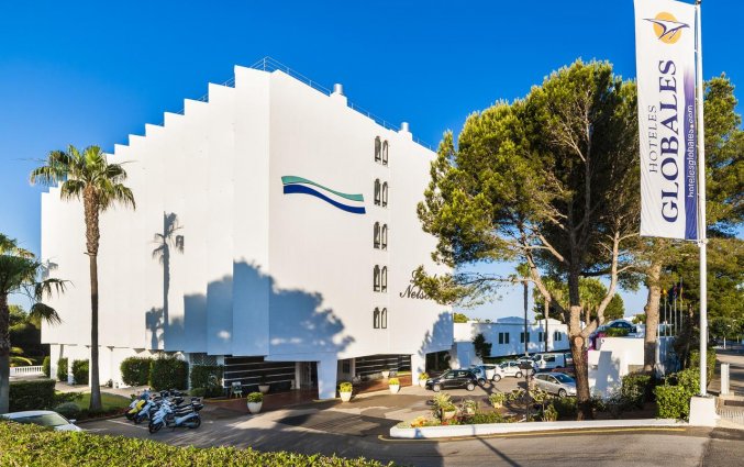 Gebouw van Hotel Globales Lord Nelson op Menorca