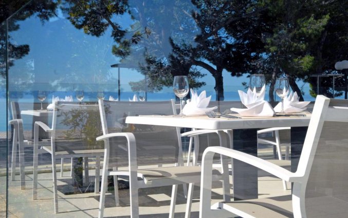 Terras van het restaurant van Hotel Bluesun Alga in Dalmatië