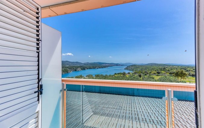 Balkon van een tweepersoonskamer van Hotel Panorama in Dalmatie