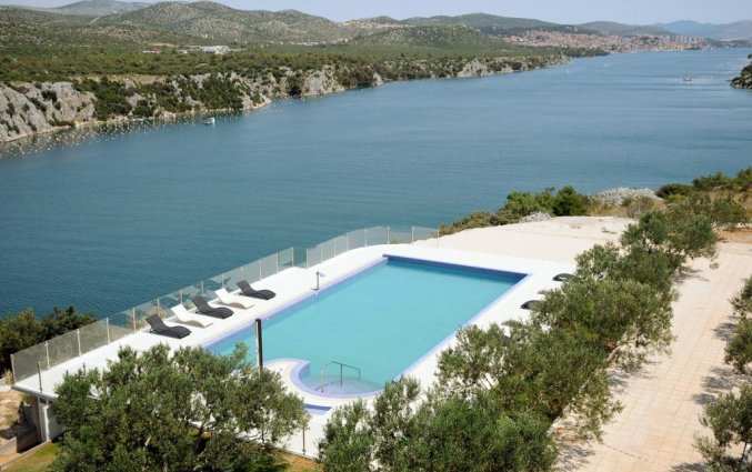 Buitenzwembad van Hotel Panorama in Dalmatie