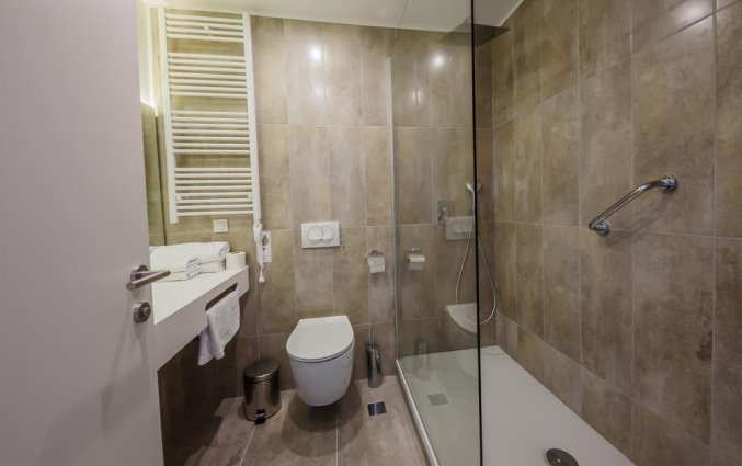 Badkamer van een tweepersoonskamer van Hotel Medena in Dalmatië