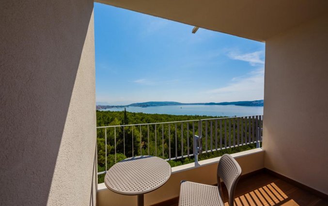 Balkon van een tweepersoonskamer van Hotel Medena in Dalmatië