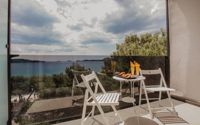 Balkon van een tweepersoonskamer van Hotel Villas Arausana & Antonia in Dalmatië