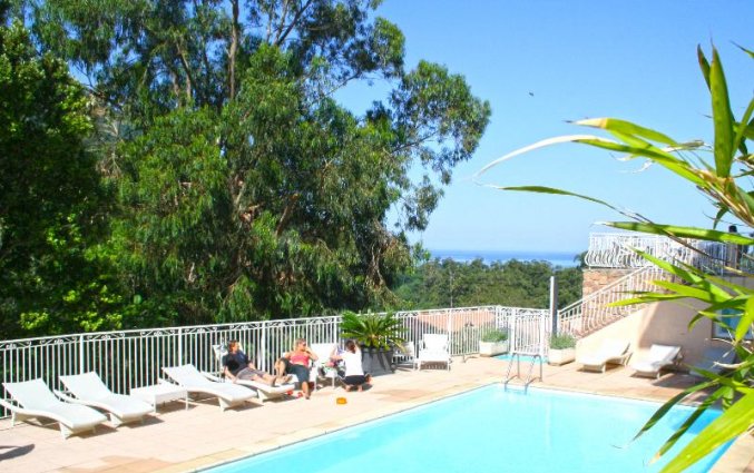 Buitenzwembad van Hotel Capo D'orto op Corsica