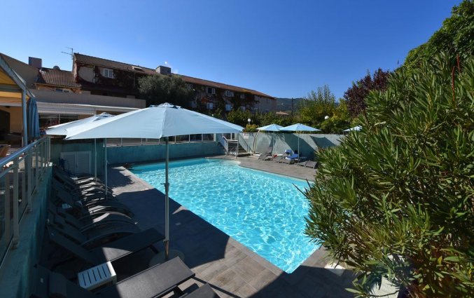 Zwembad van Hotel U Ricordu op Corsica
