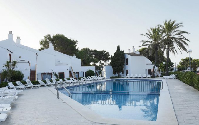 Zwembad van Appartementen Roc Lago Park op Menorca