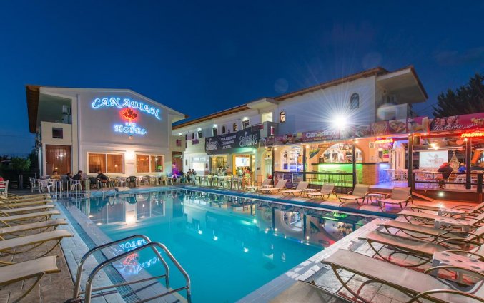 Buitenzwembad van Hotel Canadian op Zakynthos