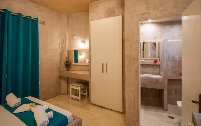 Zitgedeelte en kast in Hotel Zante Nest op Zakynthos