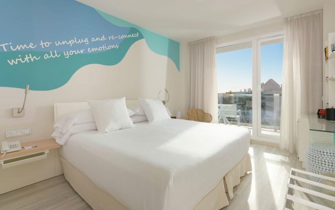 Tweepersoonskamer van Hotel Amare Beach op Ibiza