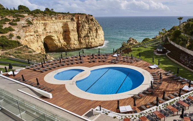 Zwembad van Hotel Tivoli Carvoeiro in Algarve