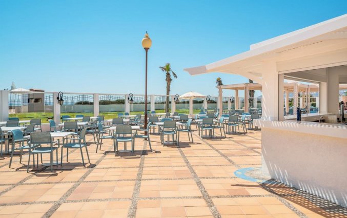 Terras van hotel Iberostar Founty Beach in Agadir