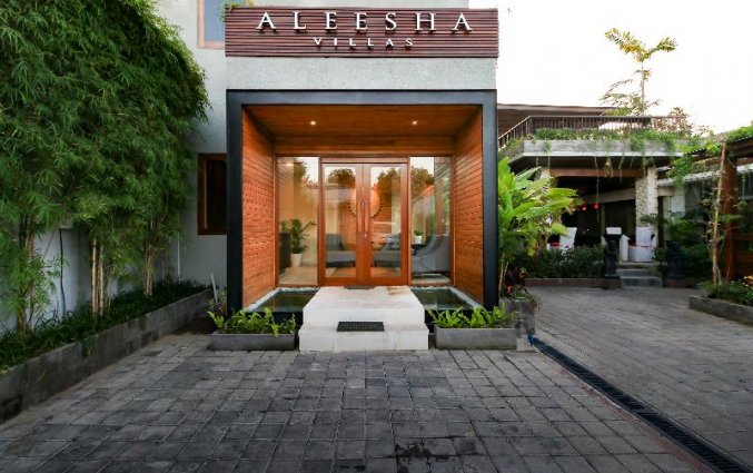 Ingang van hotel Aleesha Villas in Bali