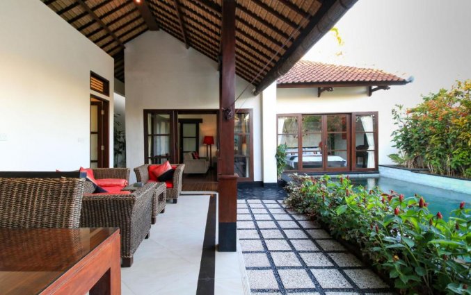 Terras van hotel Aleesha Villas in Bali
