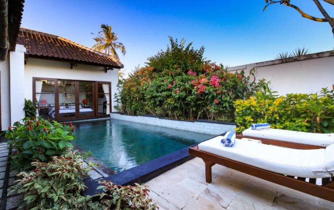 Zwembad van hotel Aleesha Villas in Bali