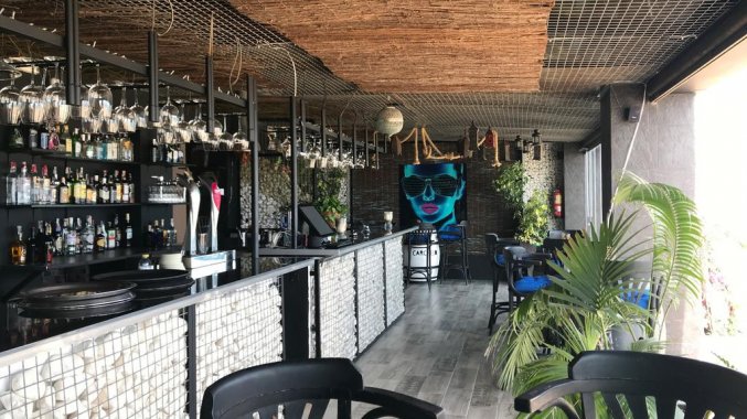 Bar van hotel Lloyds Beach Club in Alicante